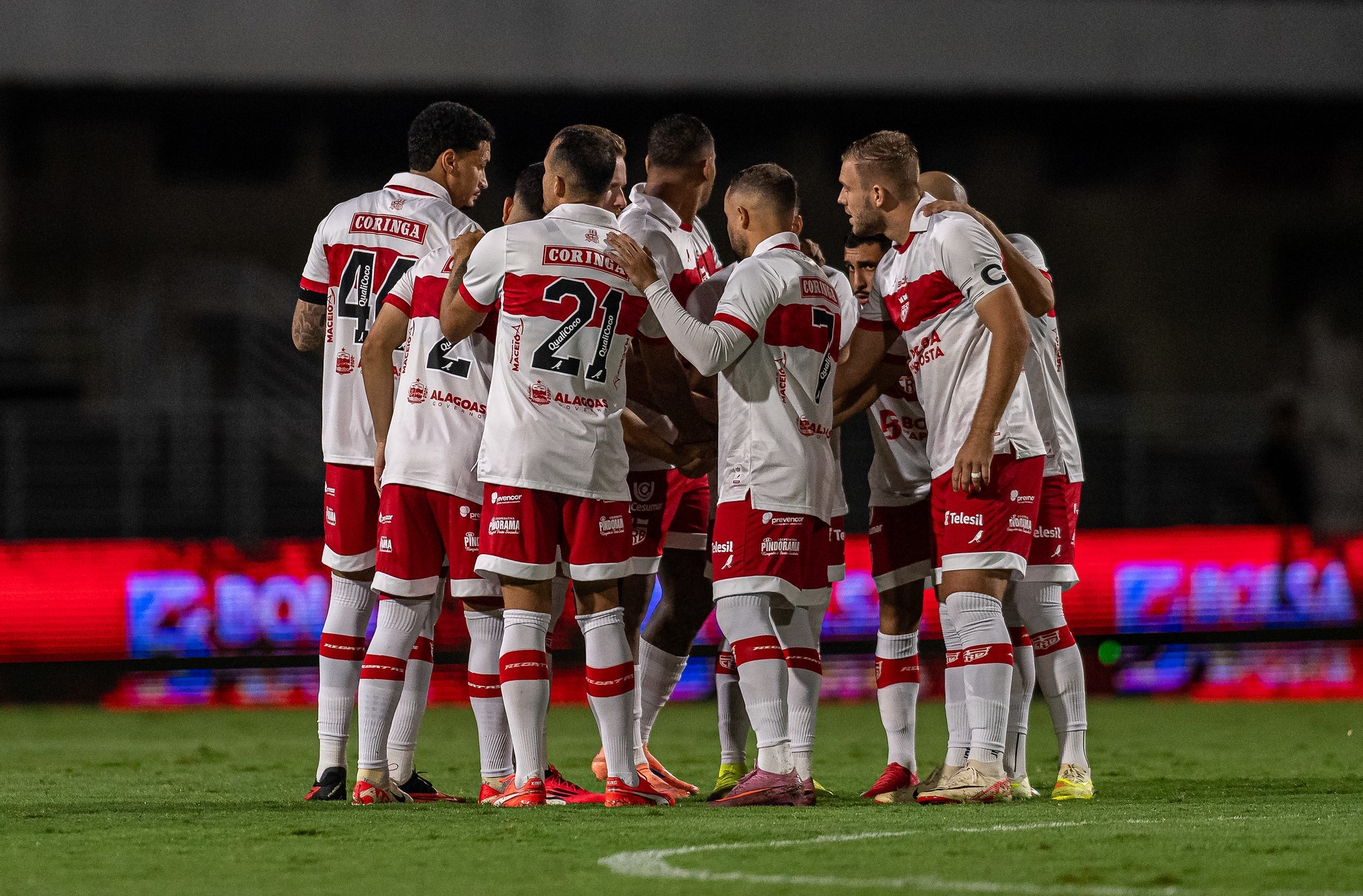 Campeão estadual e oito jogos sem vitórias: conheça CRB, rival do Fluminense-PI no Nordestão