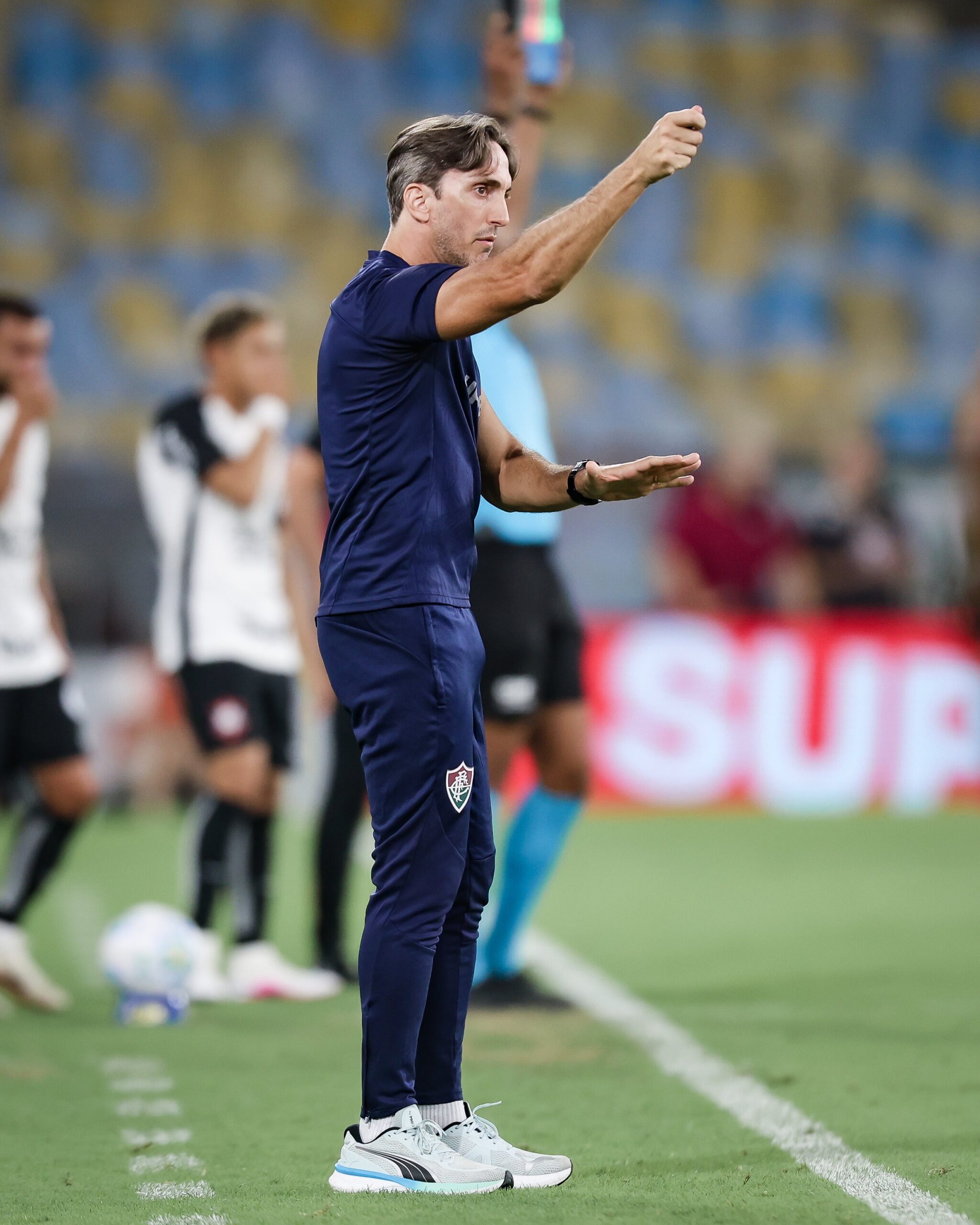 Elenco encorpado do Fluminense cria “dor de cabeça boa” para Zubeldía em vários setores