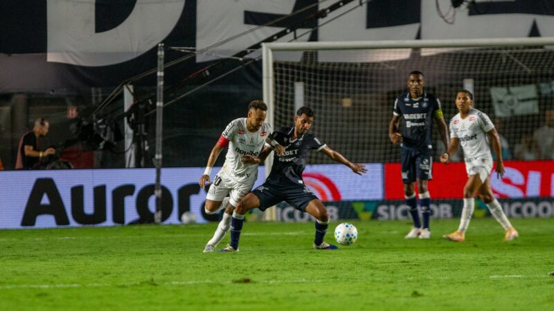 Capitão do Remo avalia atuação do time e comenta faltas em Neymar: “Cai e reclama”