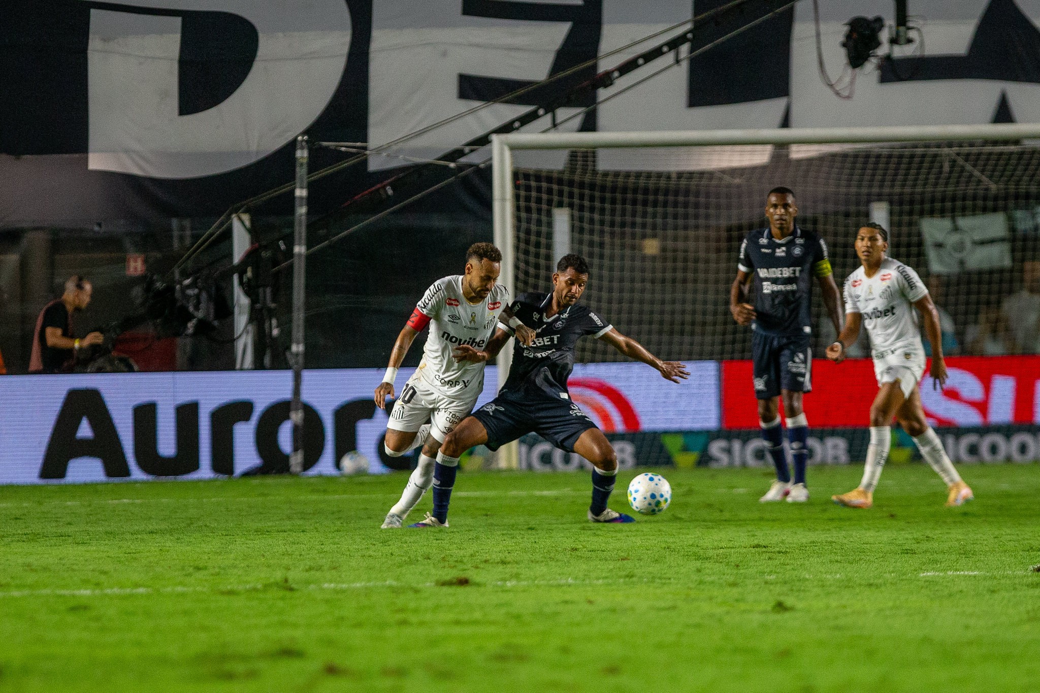 Capitão do Remo avalia atuação do time e comenta faltas em Neymar: “Cai e reclama”