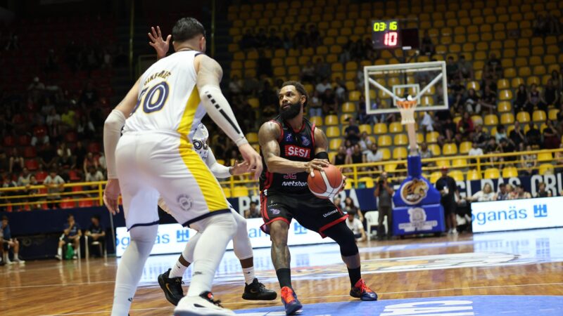 Franca vence jogo apertado com o Mogi e emplaca sexta vitória seguida no NBB