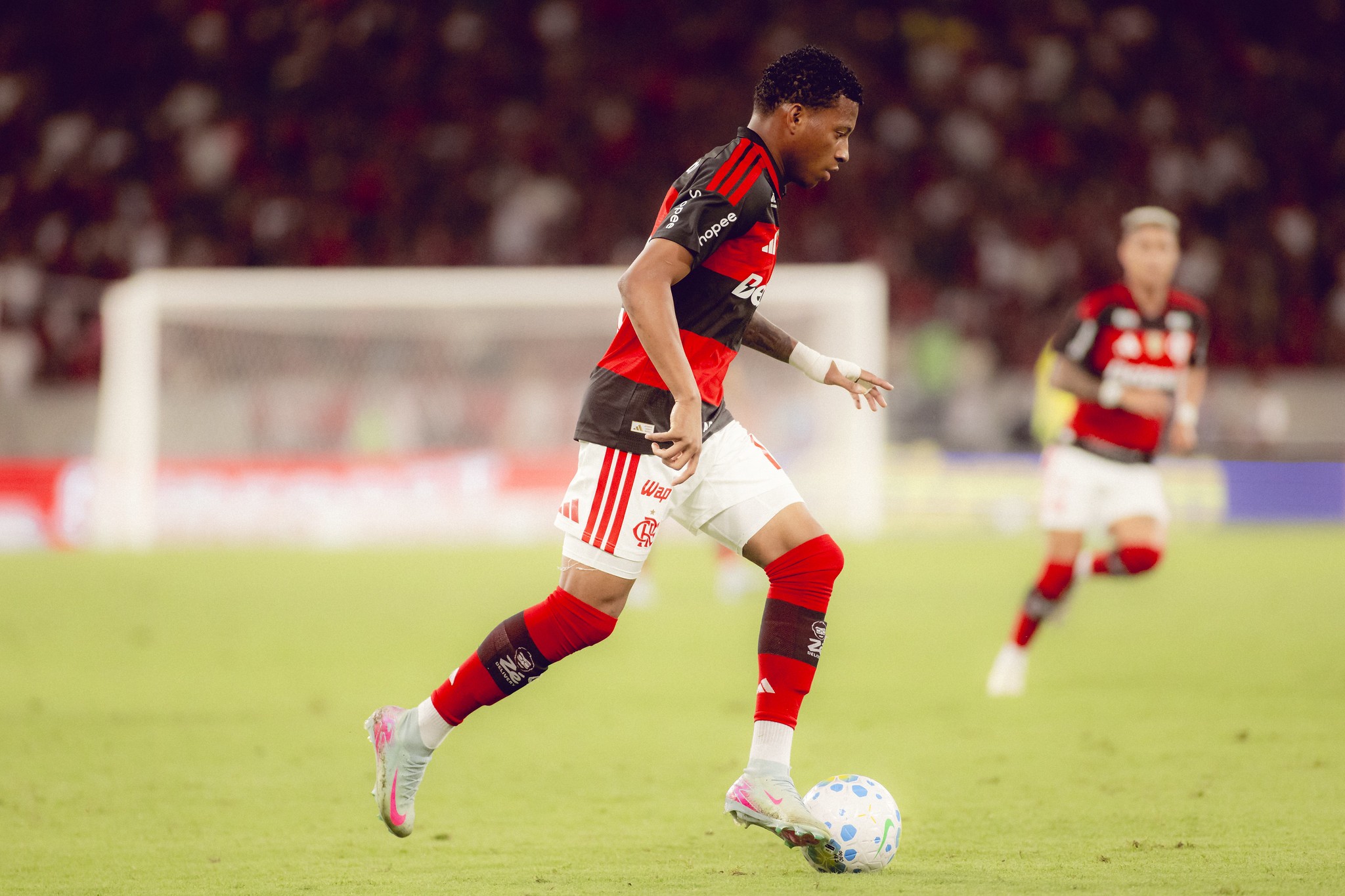 Plata volta a jogar no Flamengo e ganha confiança de Jardim, mas Arrascaeta admite: “Errou em algumas coisas”