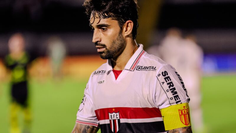 Surpresa e responsabilidade: Brey vira capitão e ganha protagonismo no Botafogo-SP