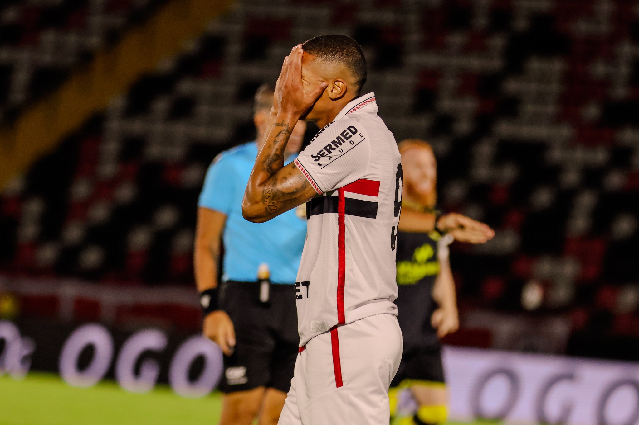 Botafogo-SP inicia preparação para pegar Atlético-GO e aguarda exames de dupla titular