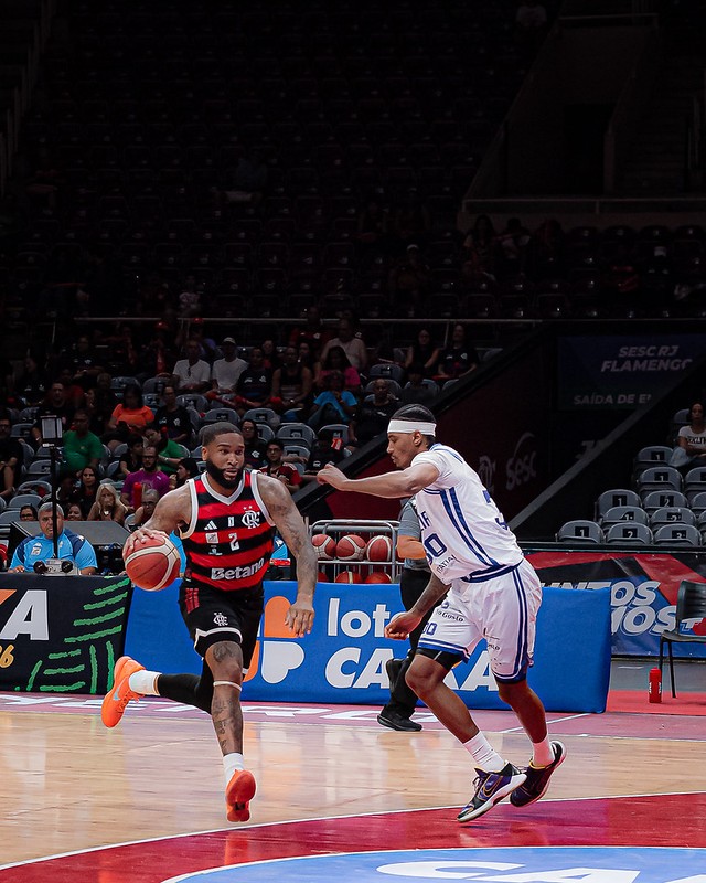 Flamengo sente pressão de Cruzeiro, mas volta a vencer no NBB depois de quatro jogos