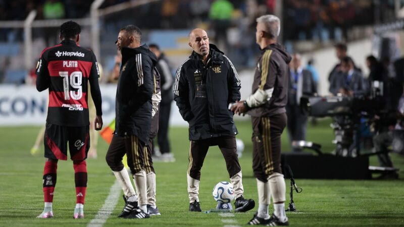 Plata vive recomeço no Flamengo após cobranças e tenta mudar status até janela