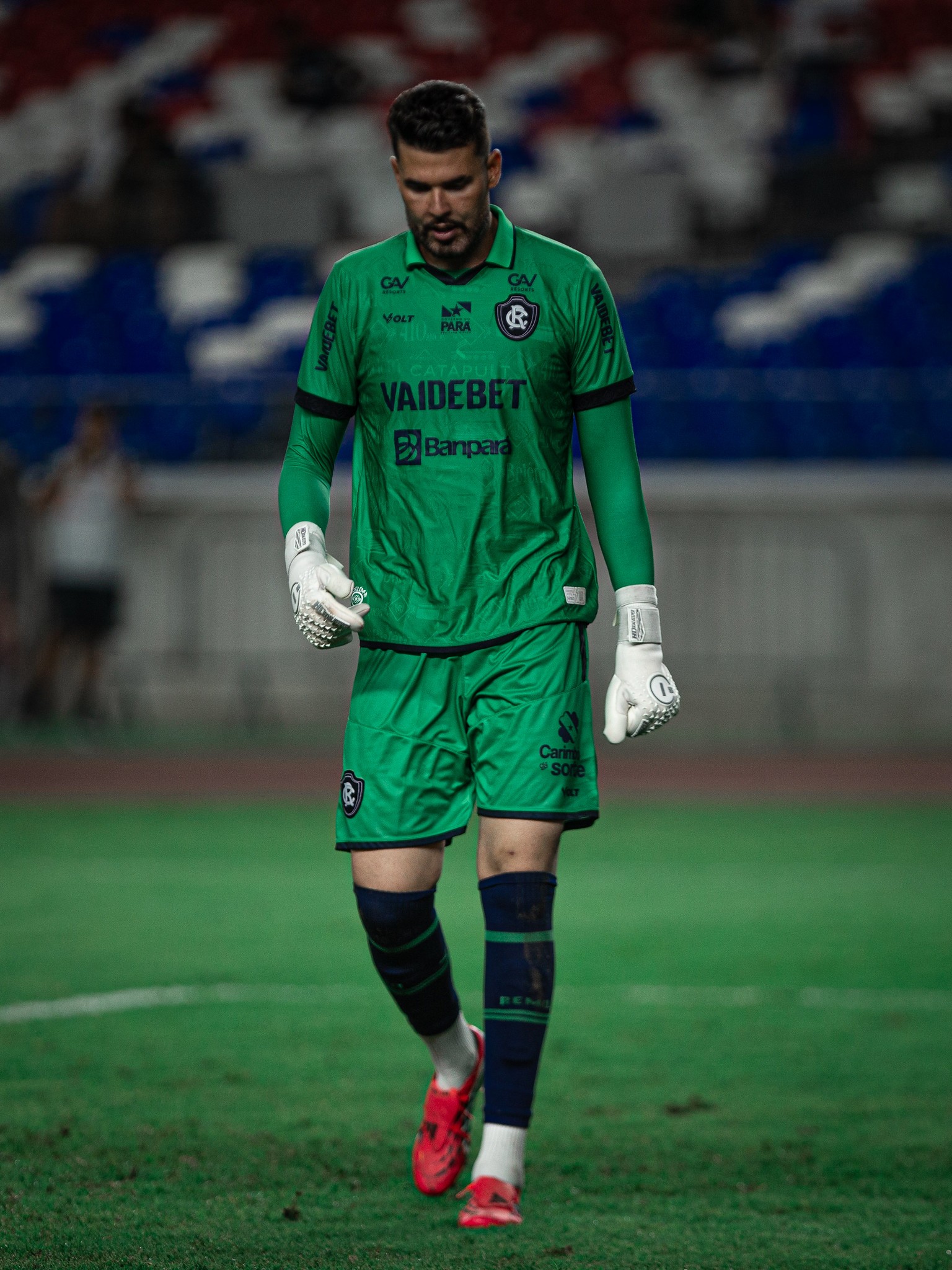 Ivan comemora vitória e defesas com a camisa do Remo na Copa Norte