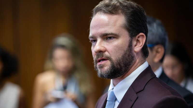 Governo vai usar FGTS em programa para brasileiros endividados, diz Durigan