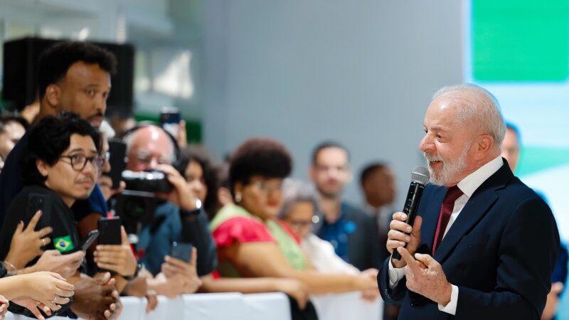 Lula diz que vai incluir estudantes com pendências no Fies em programa de renegociação