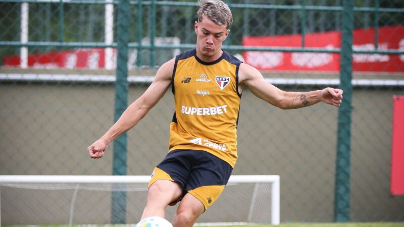 A joia de Cotia que impressionou Roger Machado nos treinamentos e “furou a fila” no São Paulo