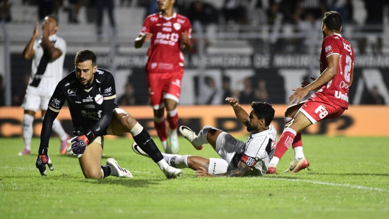 Análise: arbitragem falha, mas ineficiência e descontrole pesam mais em nova derrota da Ponte