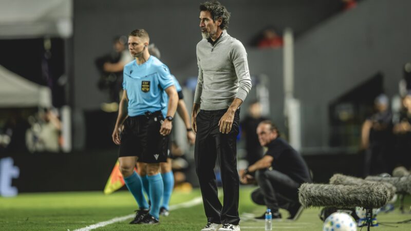 Eduardo Domínguez cita “urgência” e revela problema do Atlético-MG