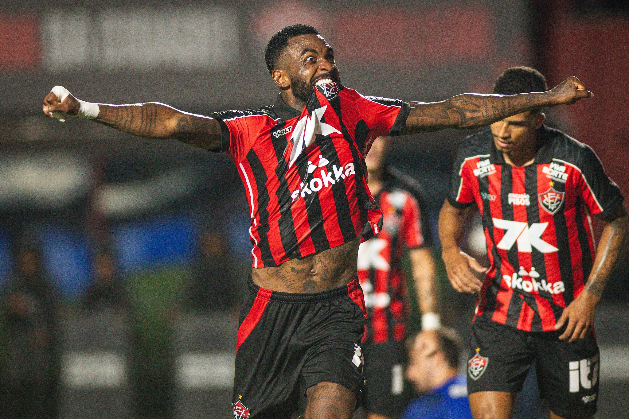 Empréstimo, cláusula de compra e parcela quitada: entenda contrato de Ramon com o Vitória