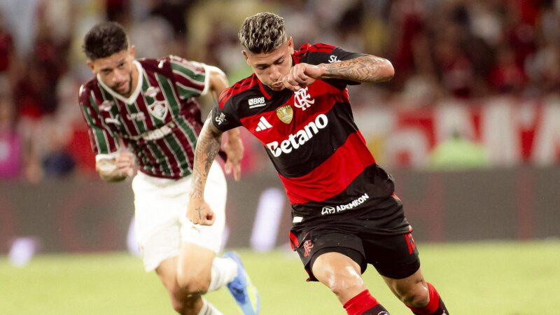 Carrascal, do Flamengo, é punido pelo STJD com dois jogos de suspensão