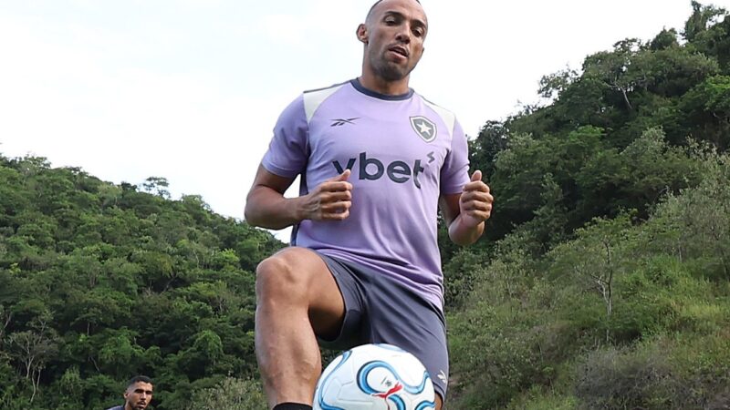 Botafogo vive dilema na lateral esquerda para enfrentar o Racing e tenta retorno de Marçal
