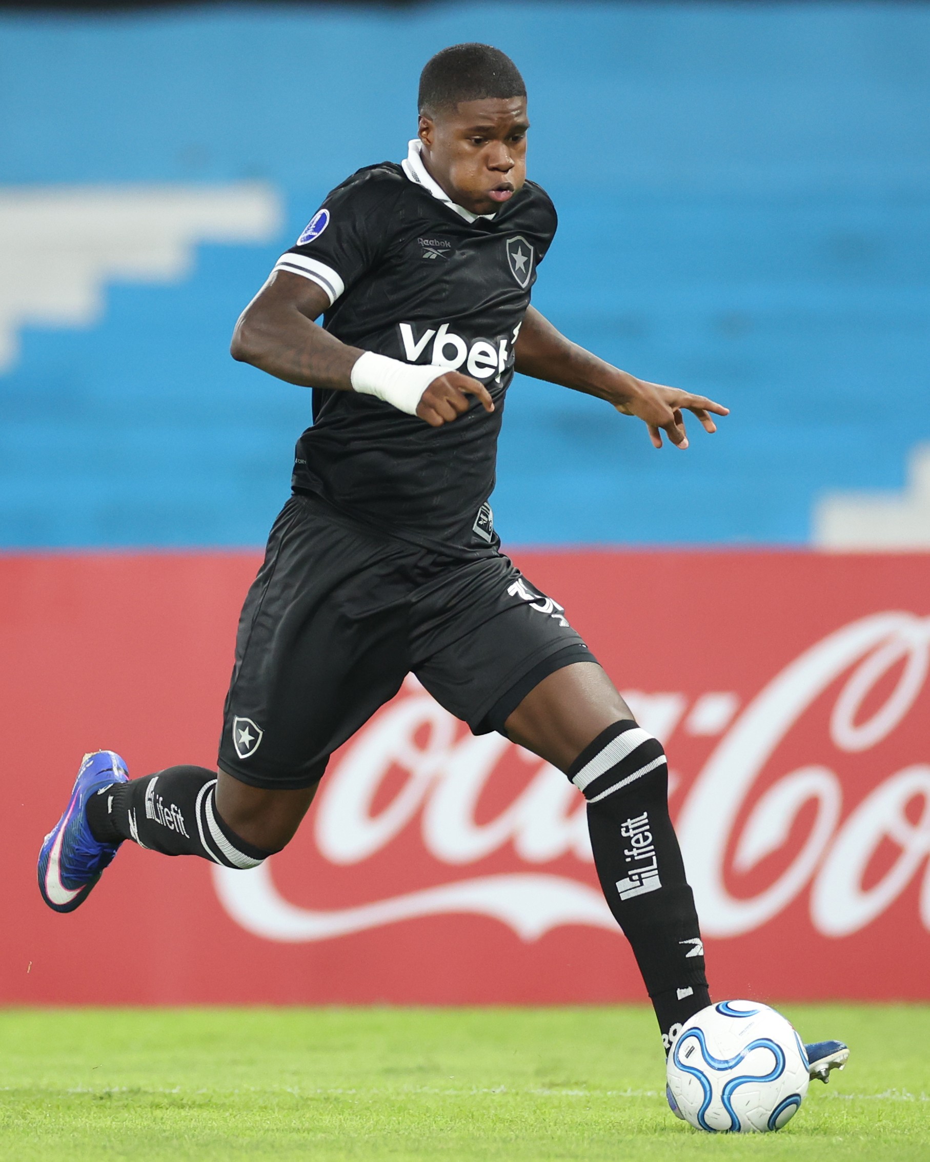 Copa do Mundo na mira: estrela de Kadir volta a brilhar no Botafogo com assistência relâmpago