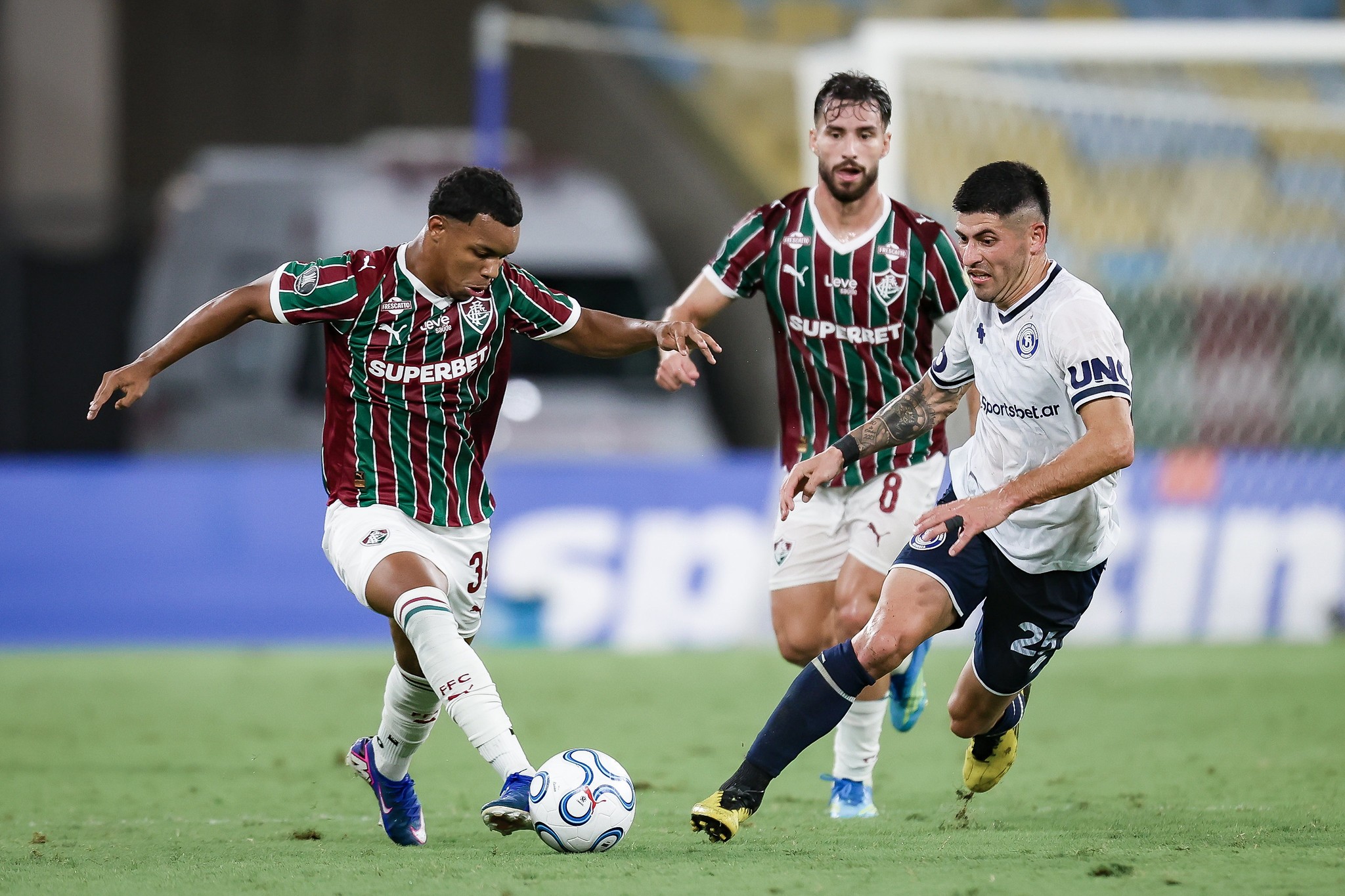Wesley Natã estreia no Fluminense  após Zubeldía ficar dois meses sem promover jogadores da base