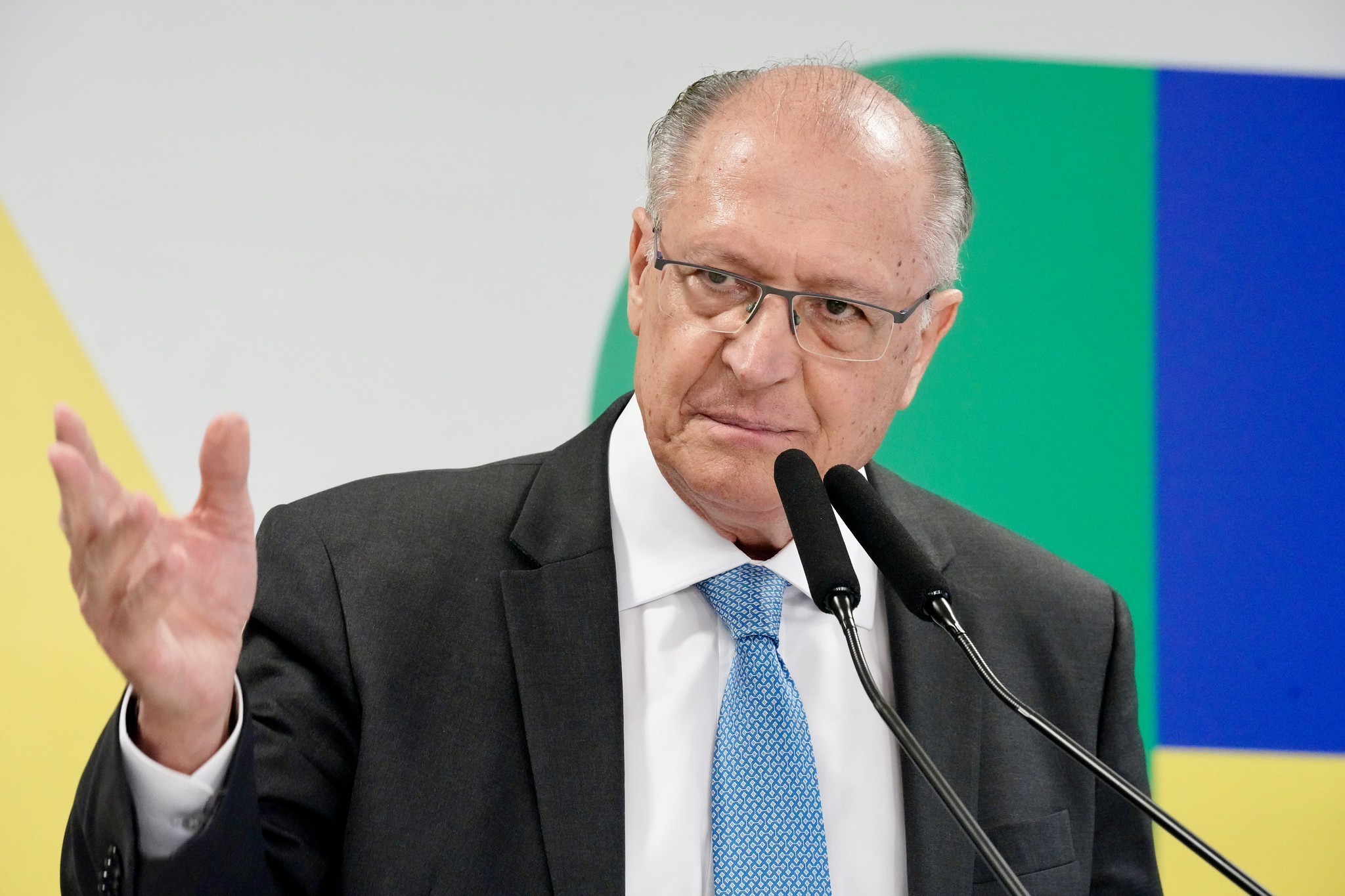 Alckmin diz que não é contra nem a favor da ‘taxa das blusinhas’ e afirma que apoiará decisão de Lula