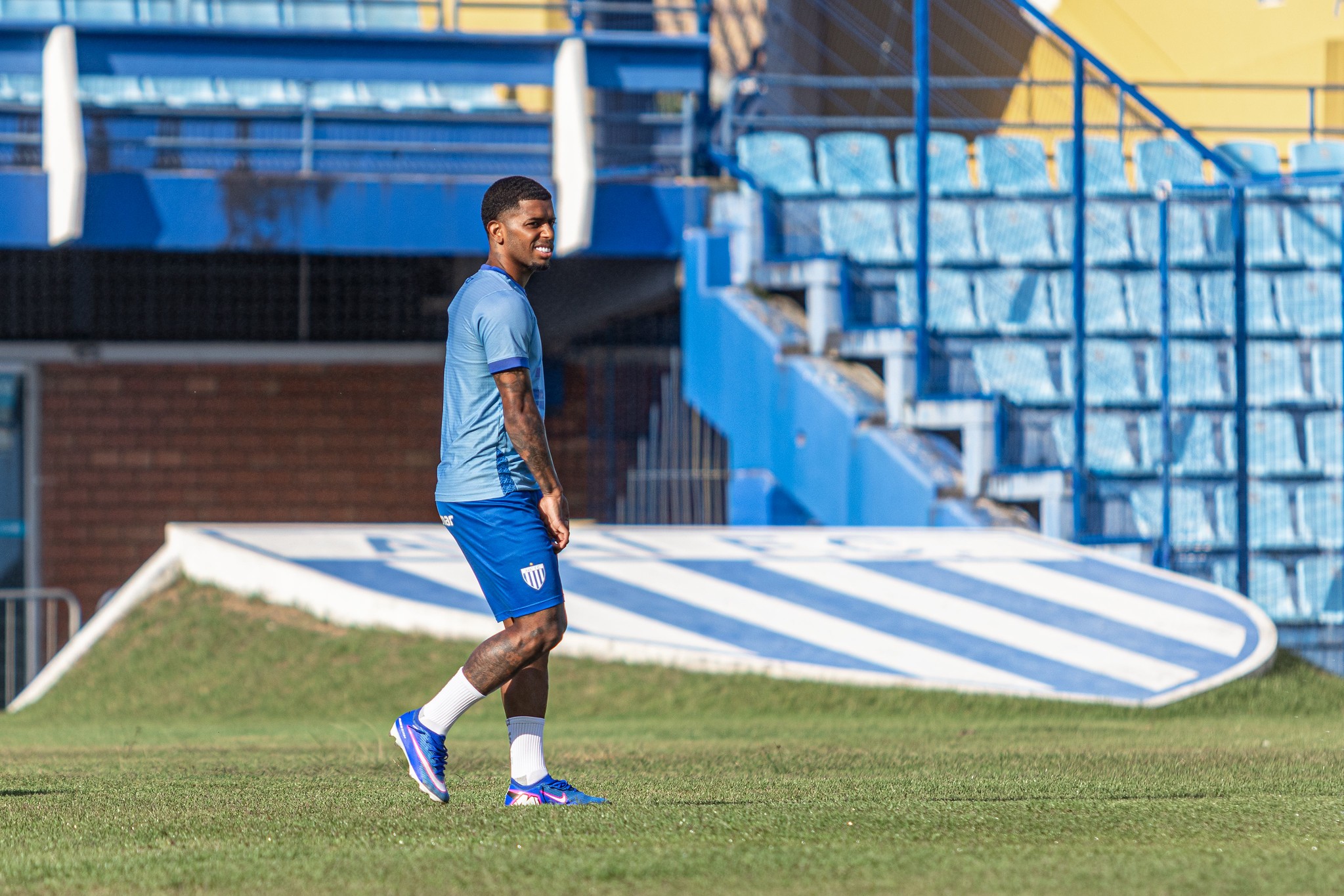 Wesley Gasolina é mais um desfalque do Avaí para enfrentar o Atlético-GO