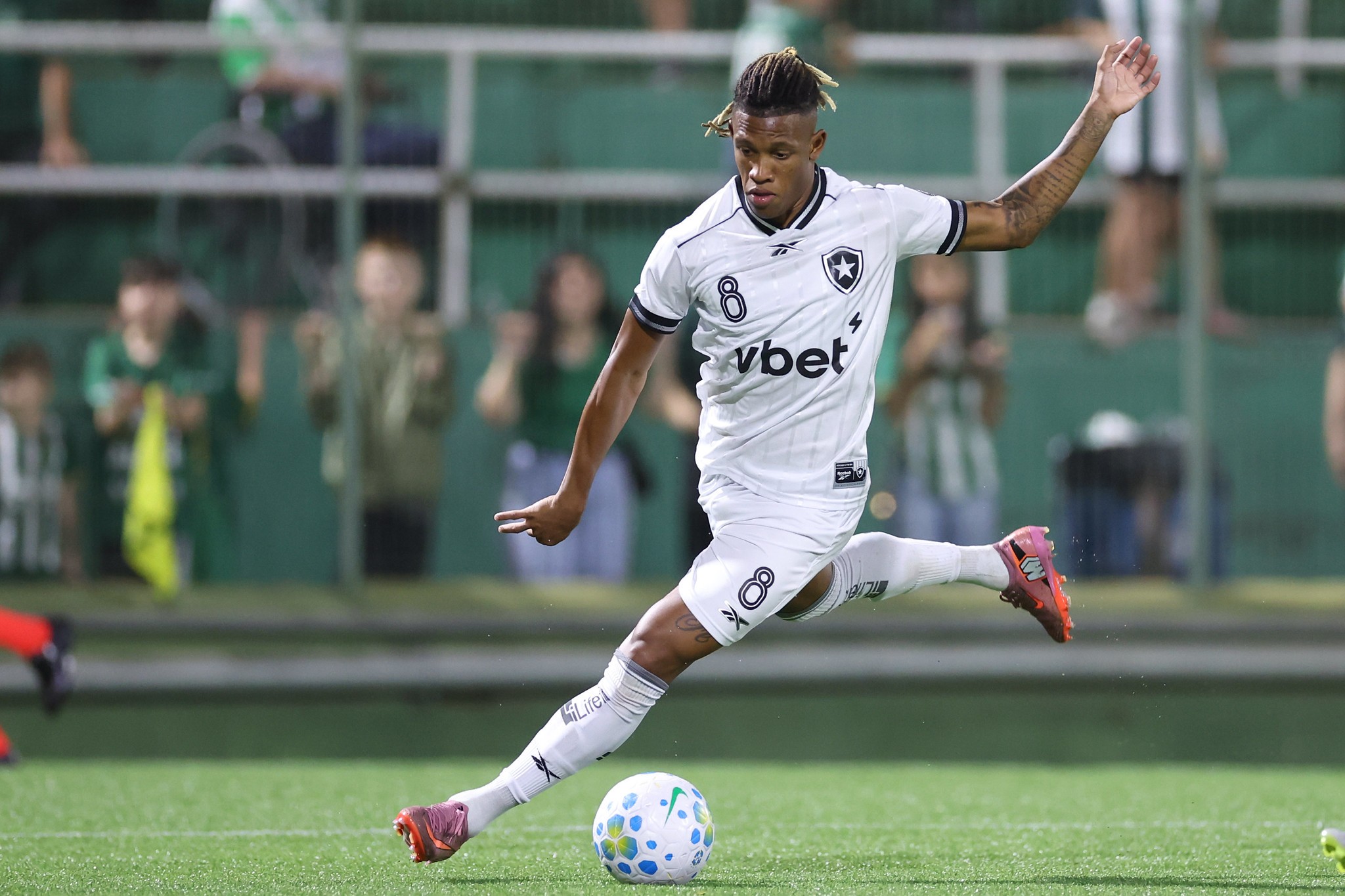 Artilheiro do Botafogo, Danilo chega ao 20º jogo em 2026; veja números