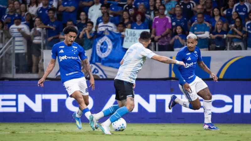 Análise: estratégia “nem-nem” de Luís Castro fracassa em derrota do Grêmio para o Cruzeiro