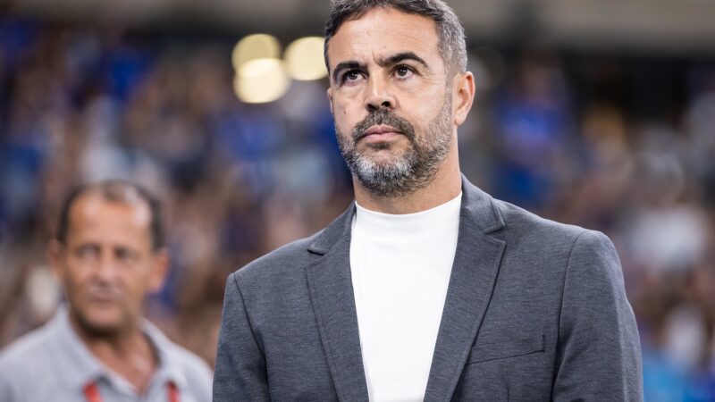 Artur Jorge faz apelo à torcida do Cruzeiro, exalta Gerson e opina sobre meia na Seleção