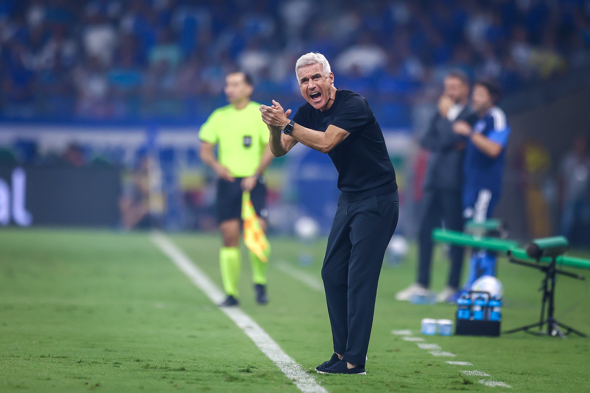 Luís Castro indica mudanças no Grêmio após nova derrota: “Seguir outro caminho”