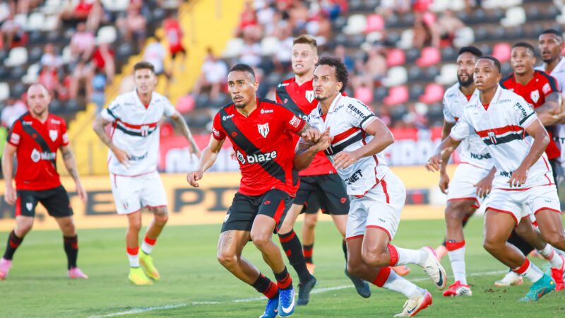 Cautela na estratégia e ausência de Thiago Moraes: Tencati justifica opções contra Atlético-GO