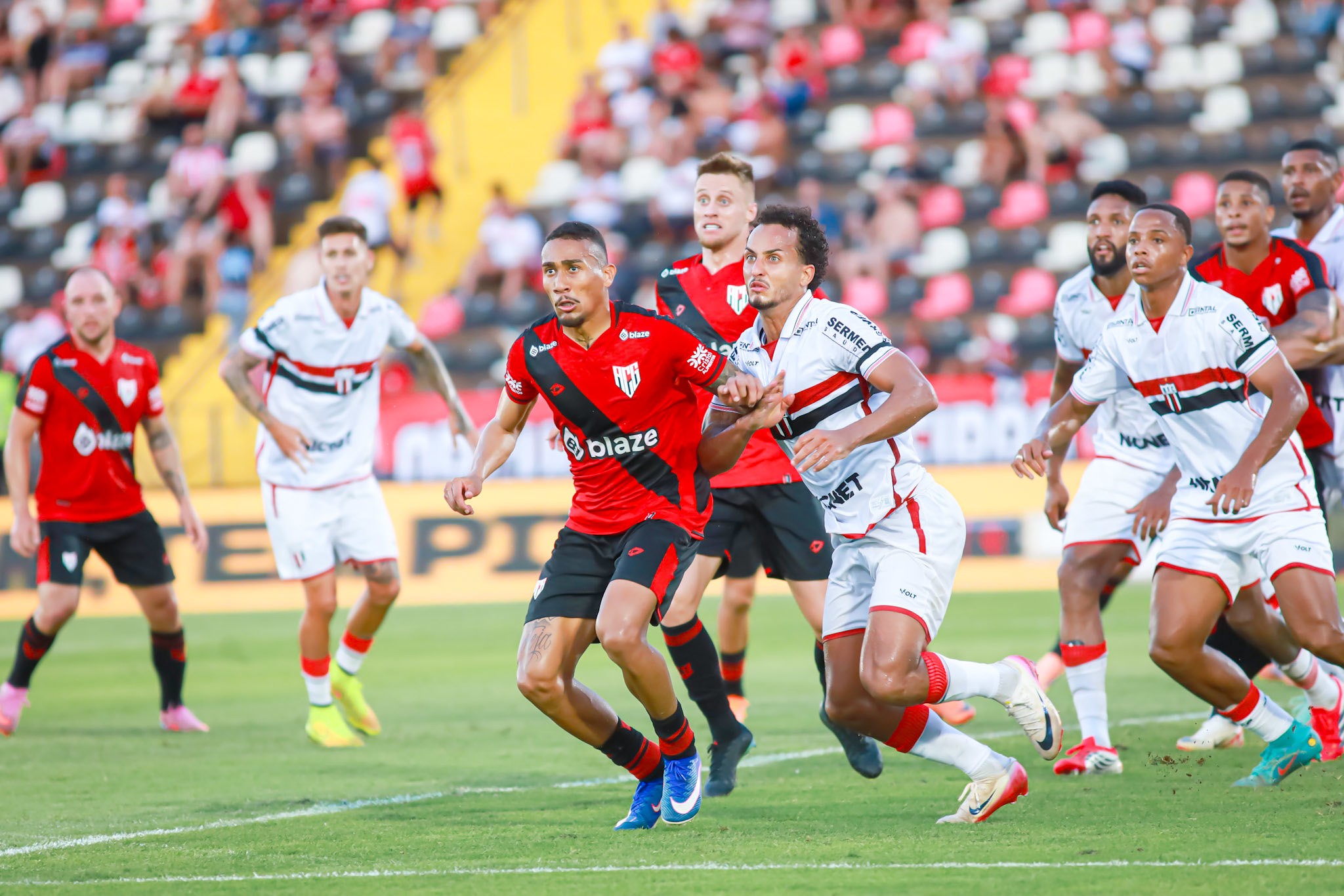 Cautela na estratégia e ausência de Thiago Moraes: Tencati justifica opções contra Atlético-GO