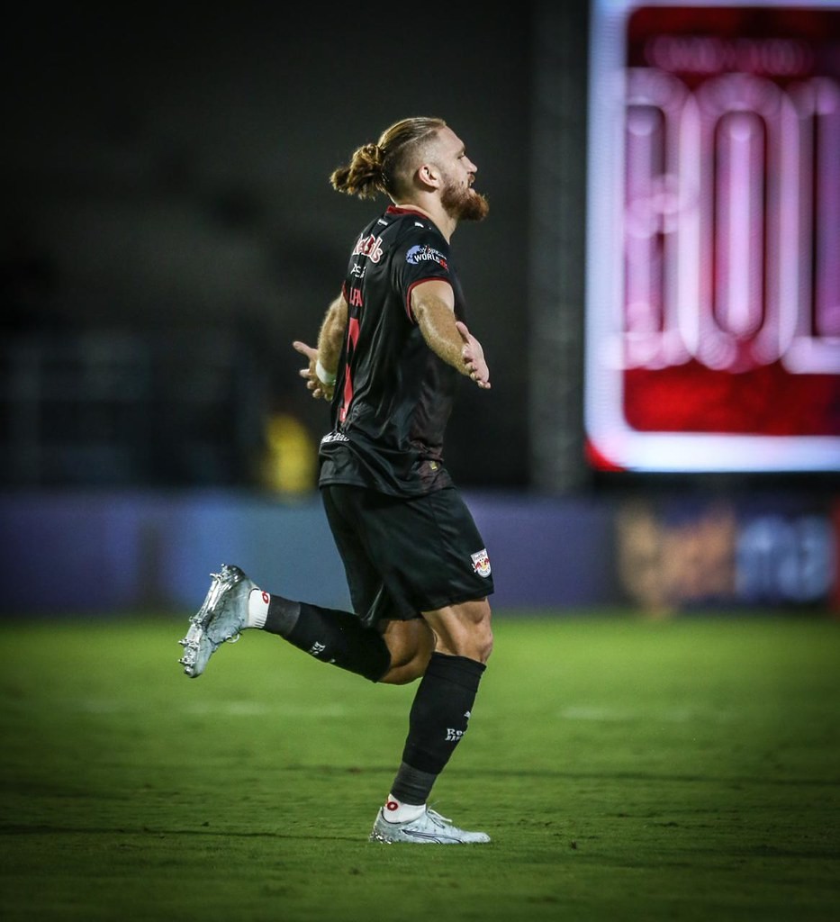 Atuações: show de Pitta esconde erros da defesa na vitória do Bragantino