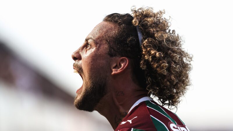 Guga chama responsabilidade, brilha contra o Santos e pede passagem no time do Fluminense