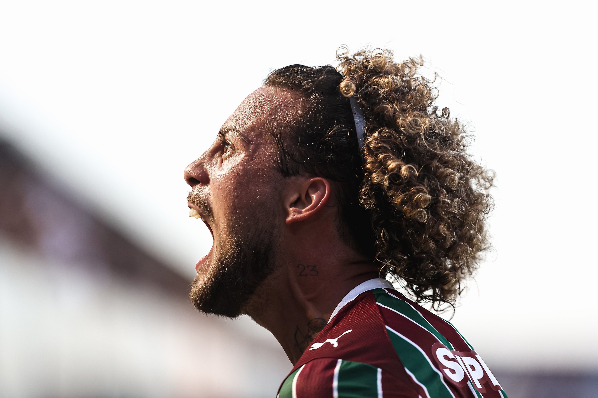 Guga chama responsabilidade, brilha contra o Santos e pede passagem no time do Fluminense