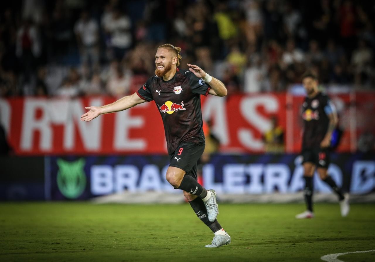 Pitta exalta grupo após vitória: “Jogo espetacular”