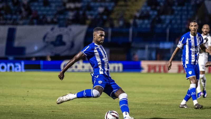 Avaí tem o retorno de titulares, mas perde lateral para o jogo com o Atlético-GO