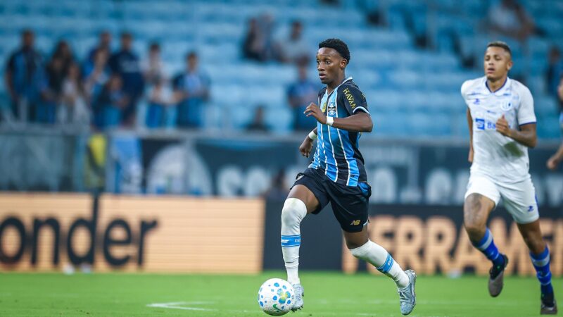 Novidade, Gabriel Mec se destaca em vitória do Grêmio e se coloca na briga por sequência