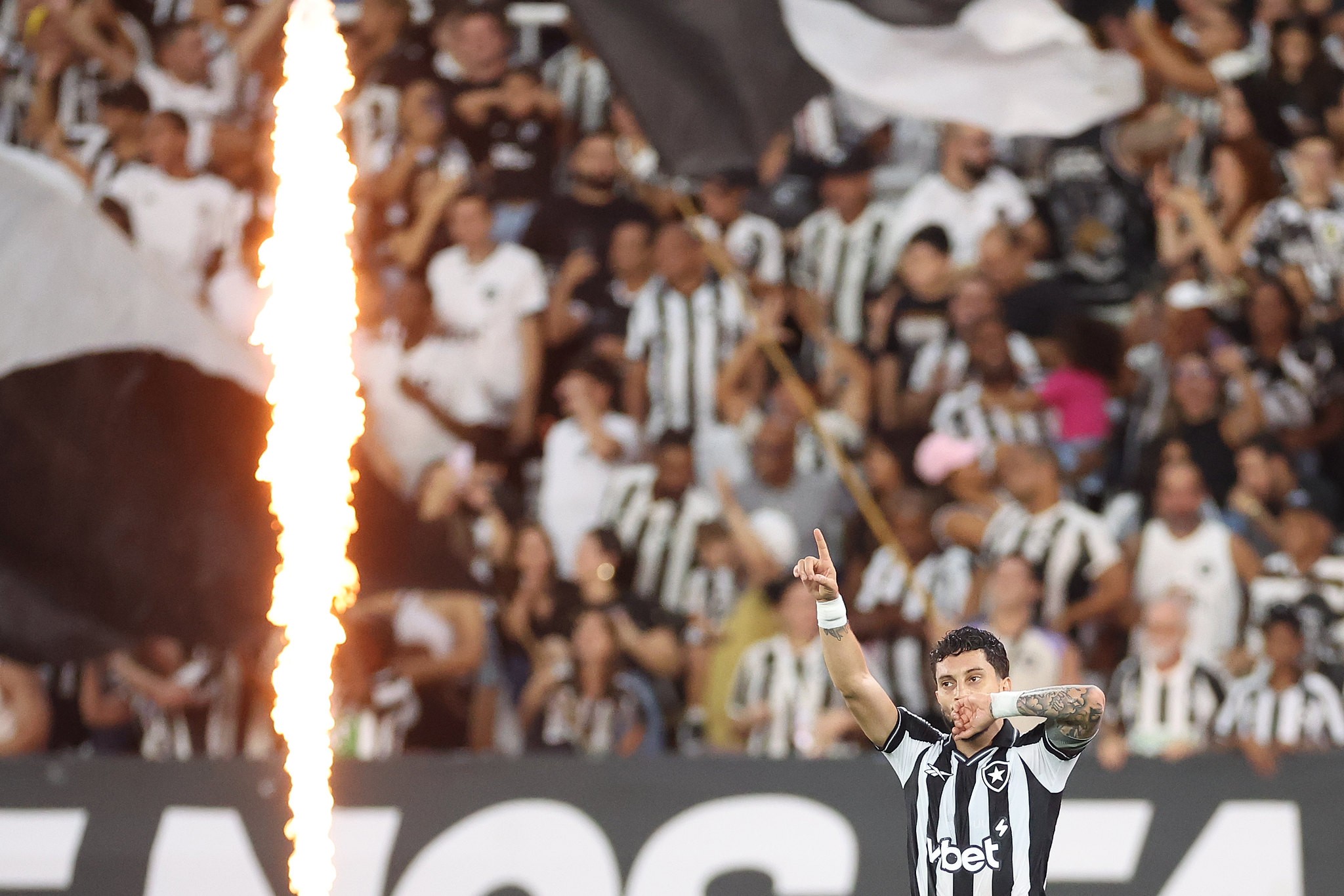 Análise: Botafogo joga melhor e é premiado nos acréscimos por esforço coletivo