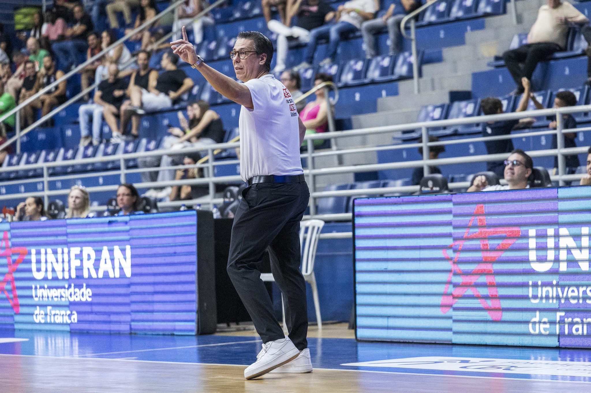 Helinho espera retornos de Felício e Georginho ao Franca para jogos no RJ contra Botafogo