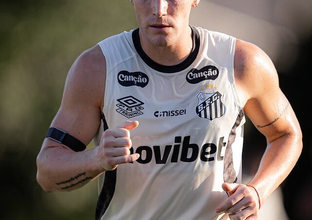 Rollheiser ganha moral e tenta ter mais espaço com Cuca no Santos