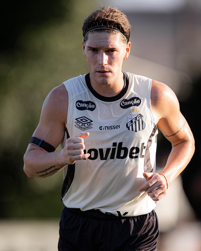 Rollheiser ganha moral e tenta ter mais espaço com Cuca no Santos