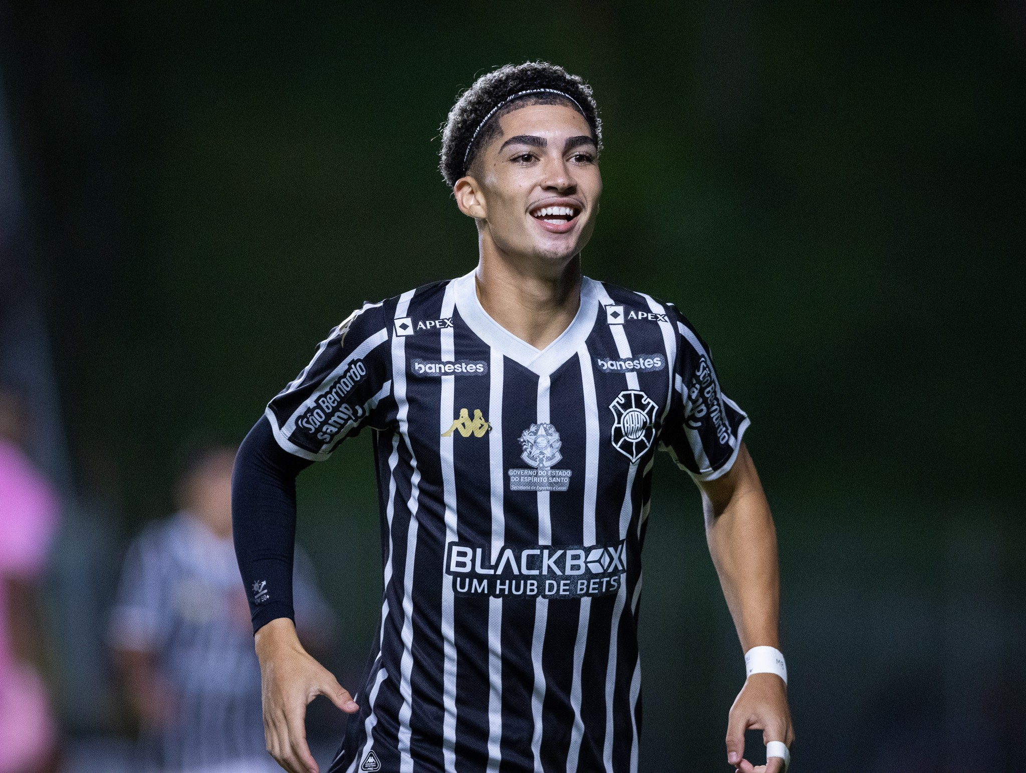 Jovem Breno Melo, do Rio Branco-ES, assume artilharia do futebol capixaba em 2026