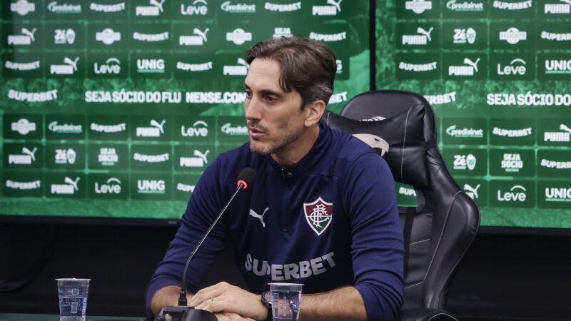 Zubeldía critica gramado após empate do Fluminense: “Não estamos cuidando do jogador”