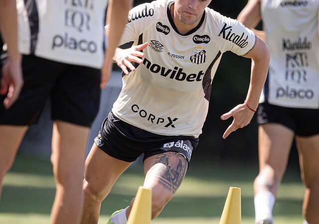 Escalação do Santos: Cuca promove mudanças em todos os setores para enfrentar o Bahia