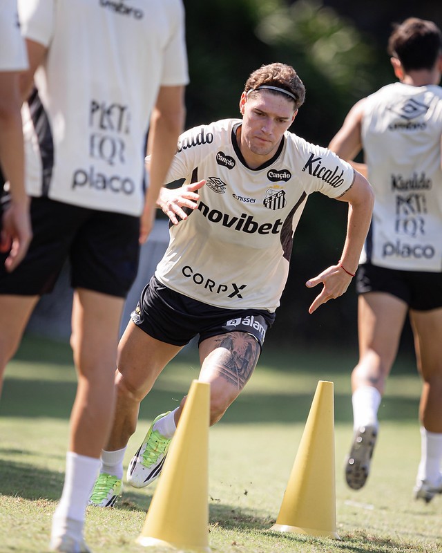 Escalação do Santos: Cuca promove mudanças em todos os setores para enfrentar o Bahia