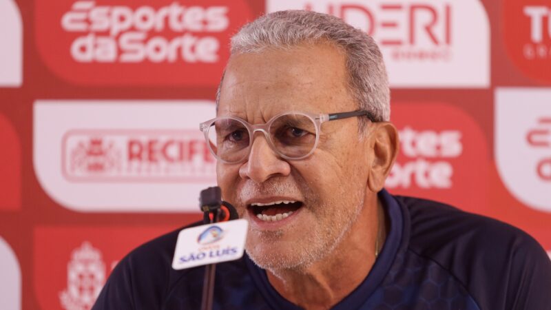 Alvo de protesto no Náutico, Hélio diz: “Em 42 anos de bola, nunca dei abertura para organizada”
