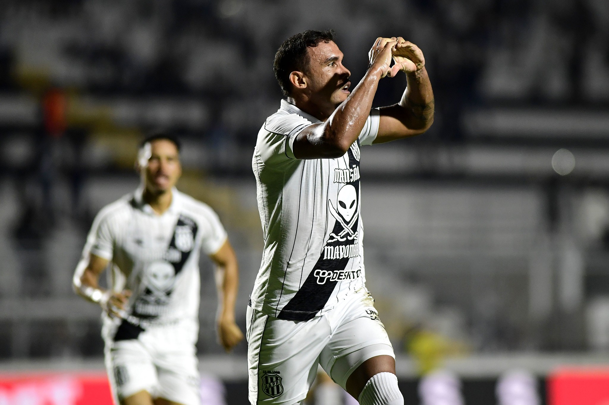 Análise: vitória da Ponte em meio ao caos engrandece elenco e expõe (ainda mais) a diretoria