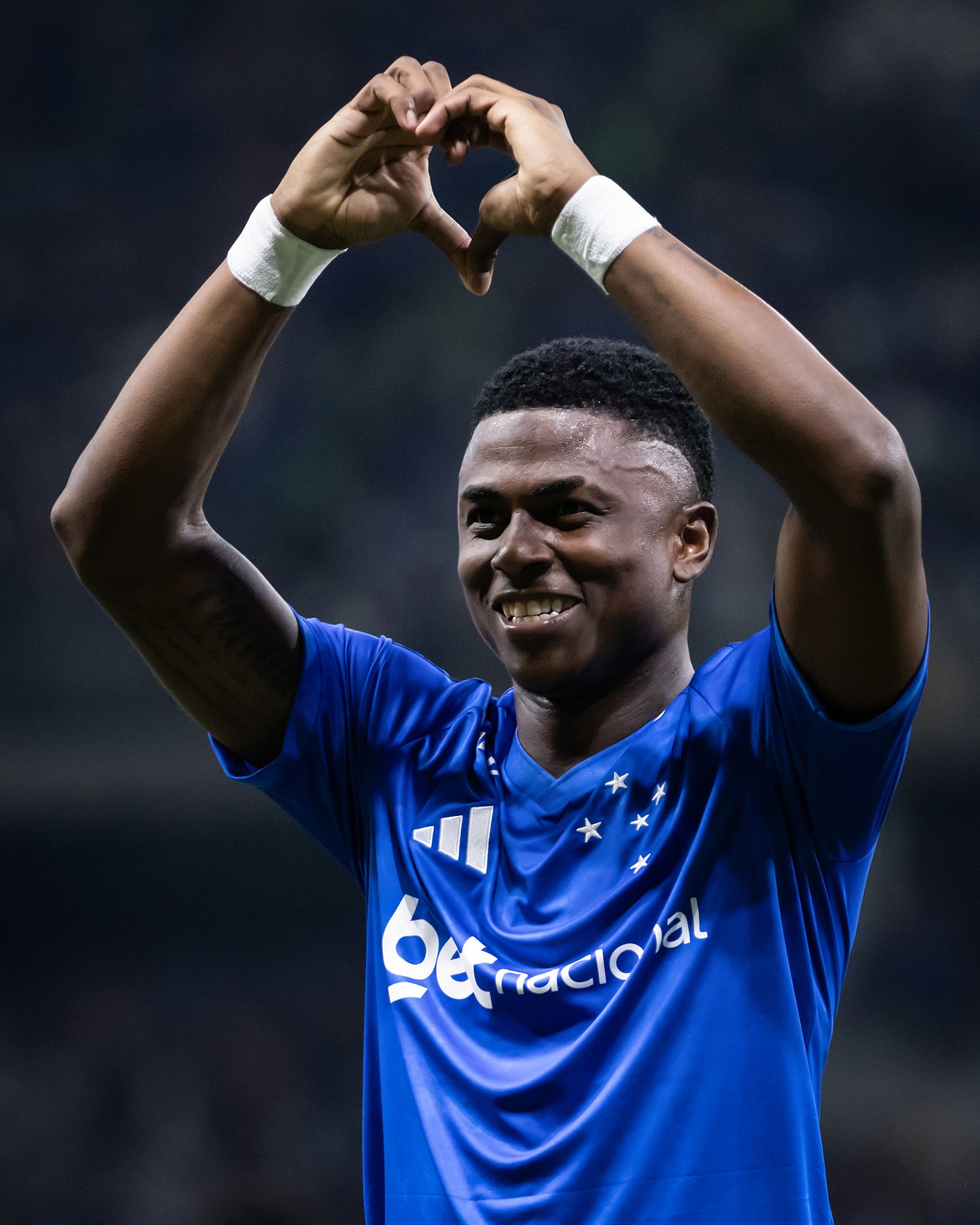 Das lágrimas à redenção: Neyser decide na Libertadores e muda roteiro no Cruzeiro