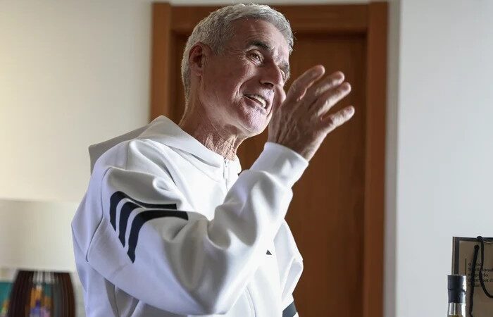 Luís Castro se diz preparado para vendas de jovens do Grêmio: “Saúde financeira”