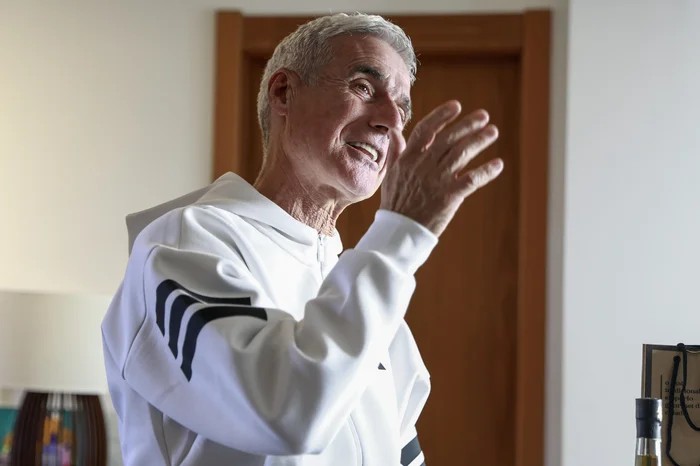 Luís Castro se diz preparado para vendas de jovens do Grêmio: “Saúde financeira”