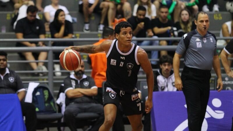 Com “só” 1,84m, destaque do Botafogo projeta playoffs do NBB: “Acostumado a vencer gigantes”