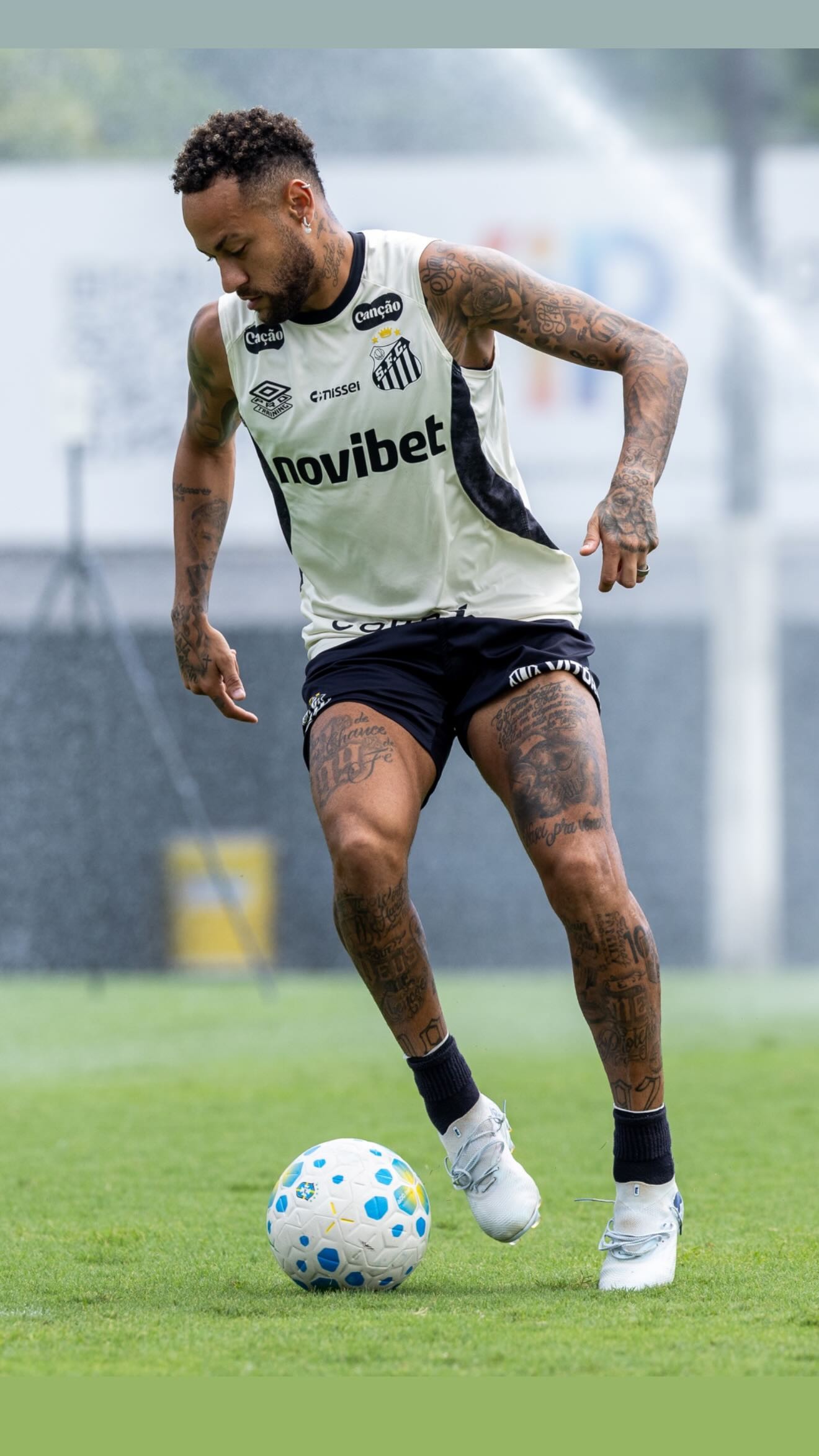 Fora da estreia do Santos na Sul-Americana, Neymar treina no CT Rei Pelé; veja fotos